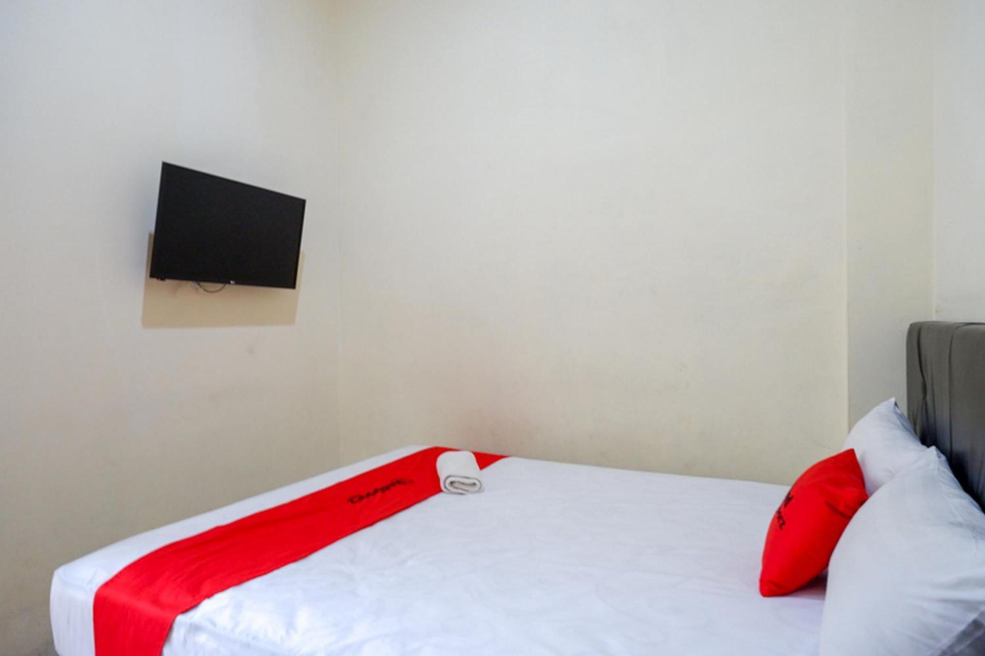 Hotel Reddoorz Syariah Near Purwosari Train Station Solo Exterior foto