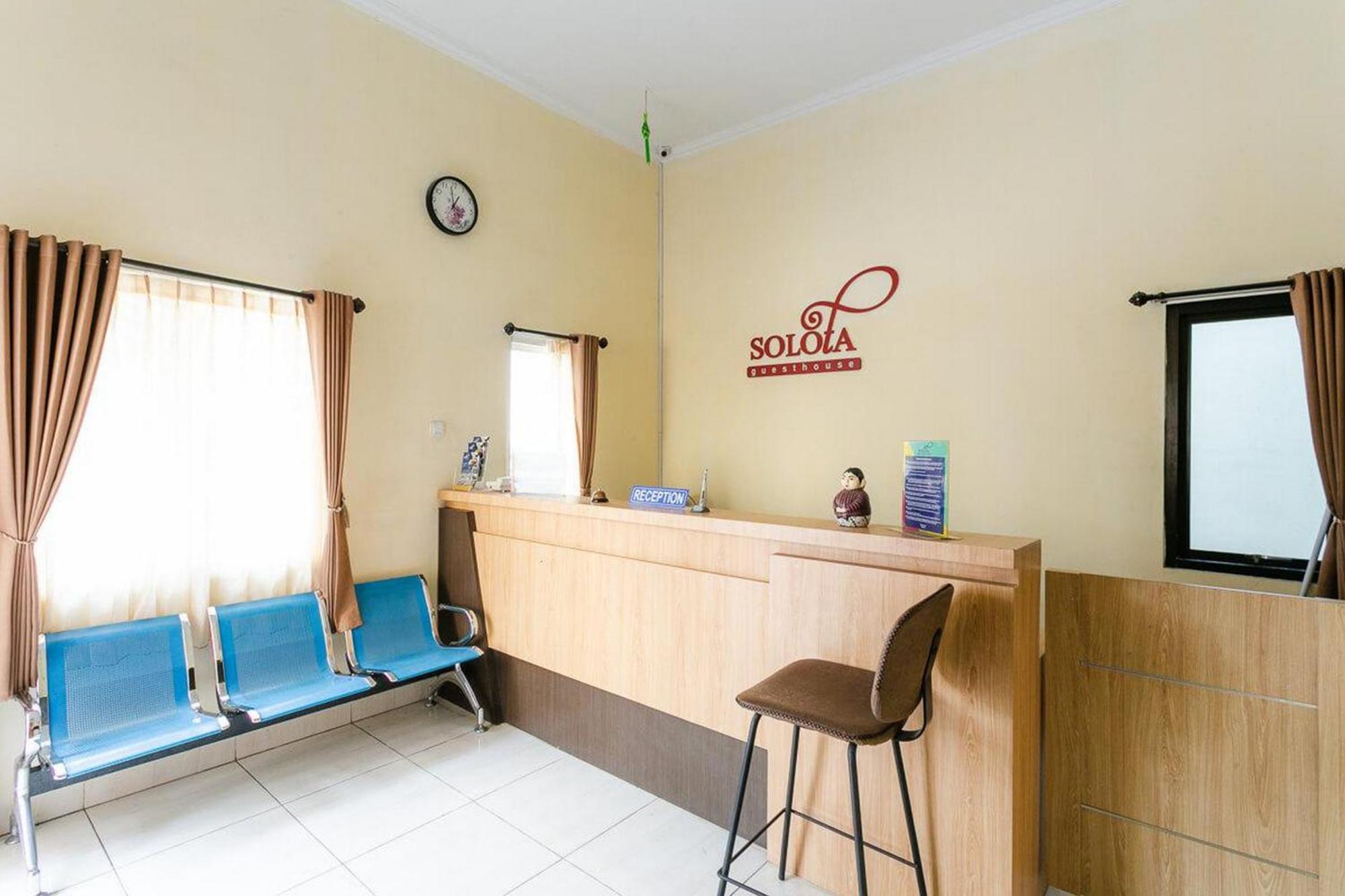 Hotel Reddoorz Syariah Near Purwosari Train Station Solo Exterior foto