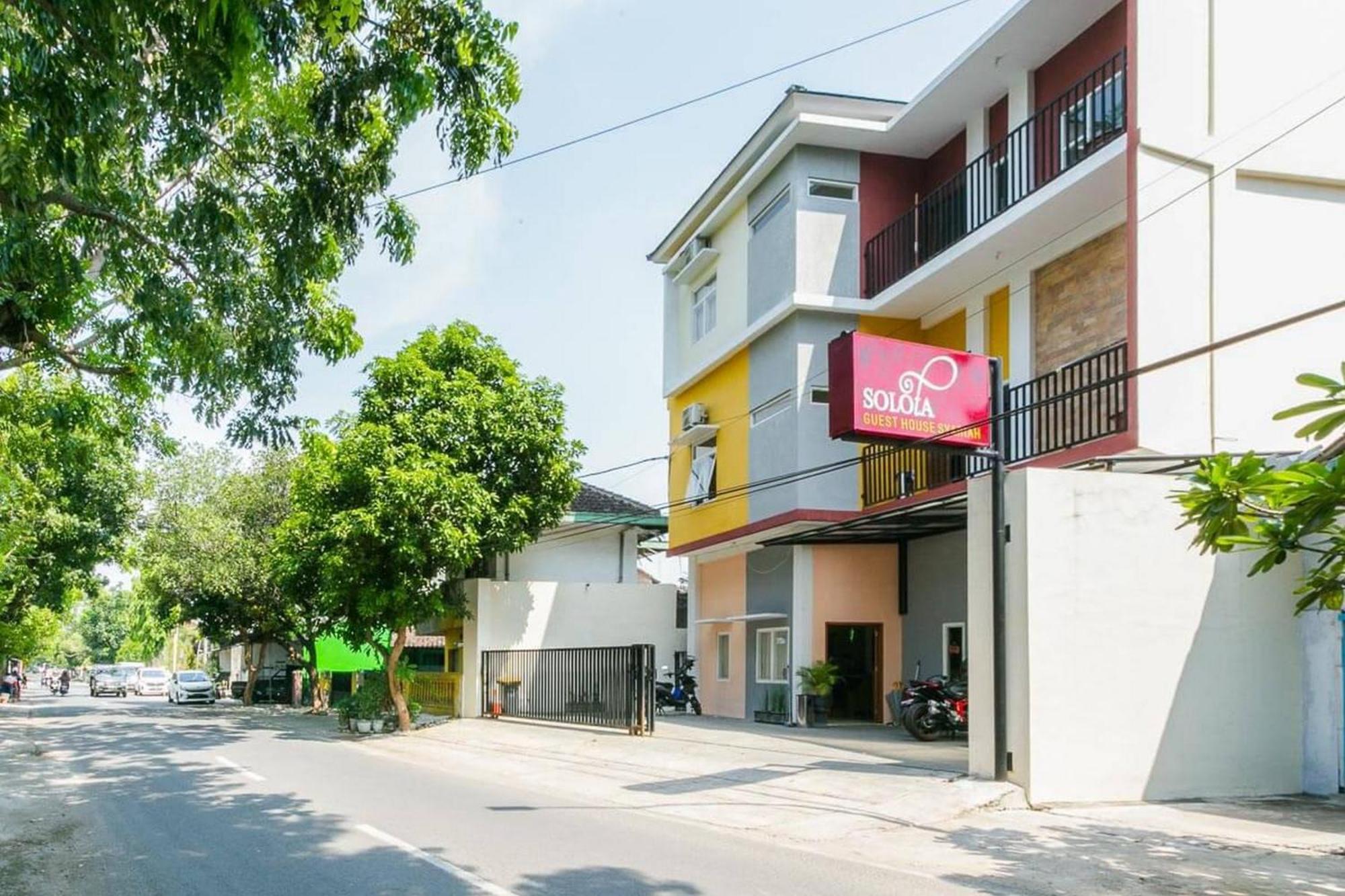 Hotel Reddoorz Syariah Near Purwosari Train Station Solo Exterior foto