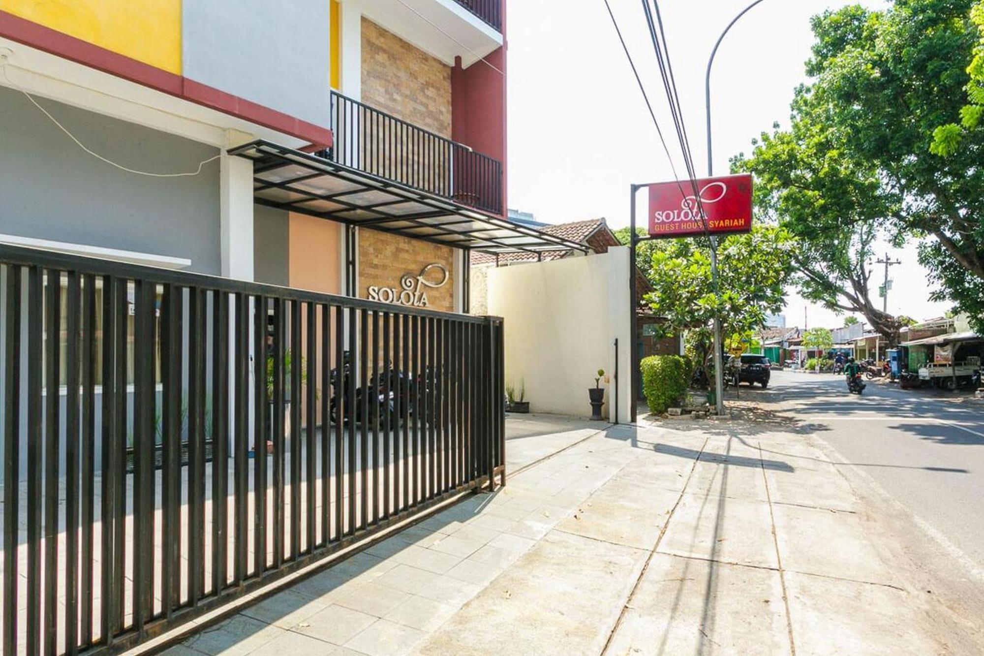 Hotel Reddoorz Syariah Near Purwosari Train Station Solo Exterior foto